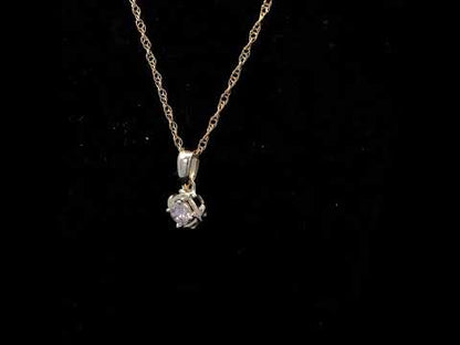 Rotating video showing the jewelry item