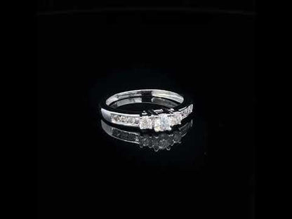 Rotating video showing the jewelry item