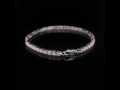 Rotating video showing the jewelry item