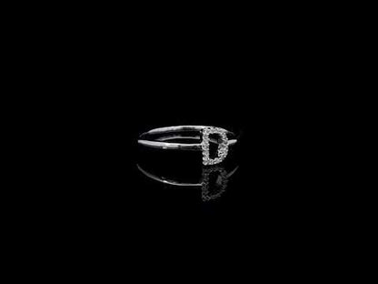 Rotating video showing the jewelry item