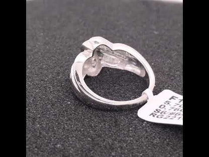 Rotating video showing the jewelry item