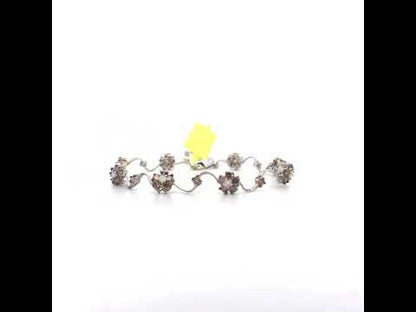 Rotating video showing the jewelry item