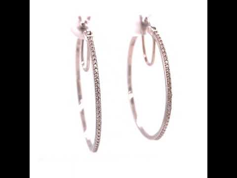 Rotating video showing the jewelry item