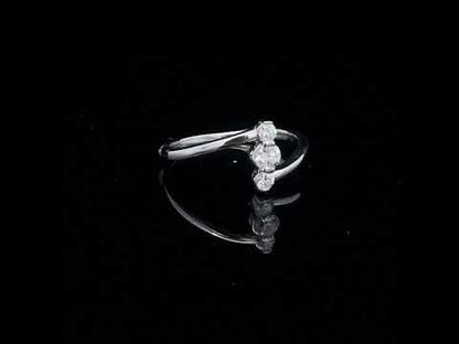 Rotating video showing the jewelry item