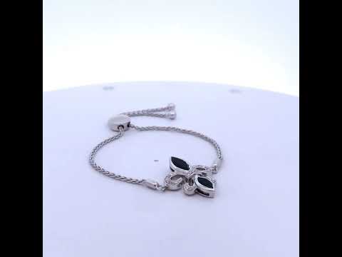 Rotating video showing the jewelry item