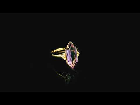 Rotating video showing the jewelry item