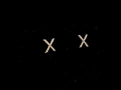 Rotating video showing the jewelry item