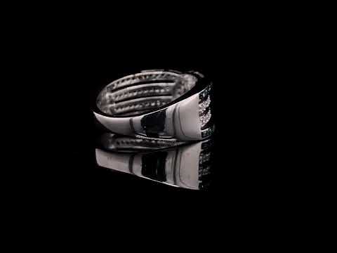 Rotating video showing the jewelry item