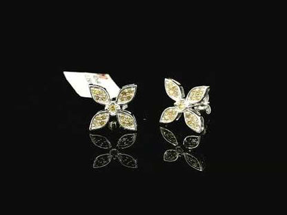 Rotating video showing the jewelry item