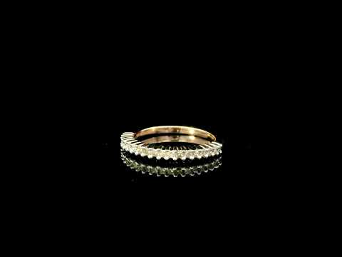 Rotating video showing the jewelry item