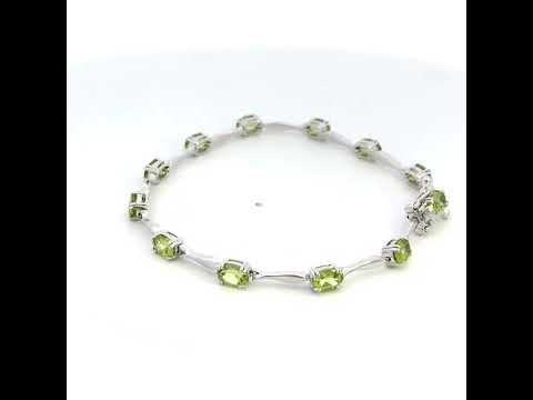 Rotating video showing the jewelry item