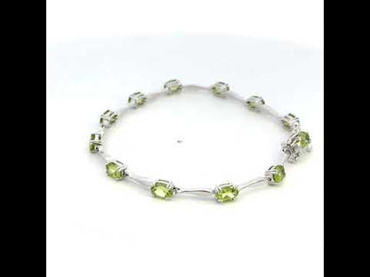 Rotating video showing the jewelry item