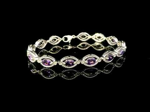 Rotating video showing the jewelry item