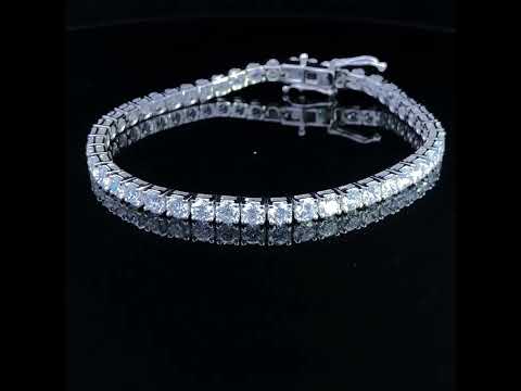 Rotating video showing the jewelry item