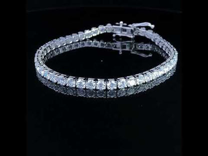 Rotating video showing the jewelry item