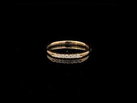 Rotating video showing the jewelry item