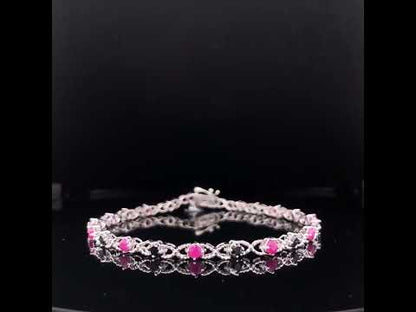 Rotating video showing the jewelry item