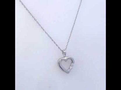 Rotating video showing the jewelry item