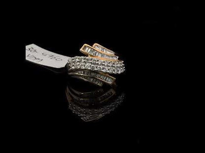 Rotating video showing the jewelry item