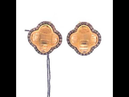 Rotating video showing the jewelry item