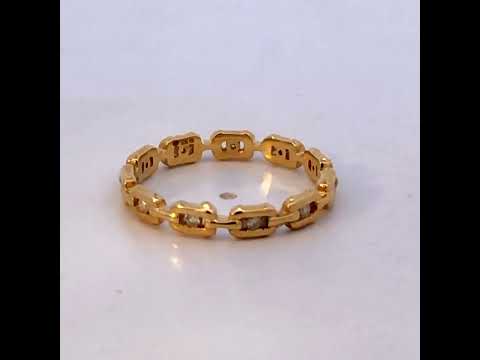 Rotating video showing the jewelry item