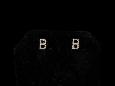 Rotating video showing the jewelry item