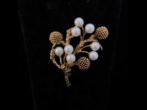 Rotating video showing the jewelry item