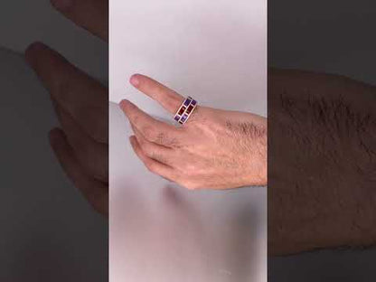 Rotating video showing the jewelry item