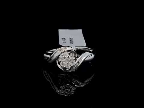 Rotating video showing the jewelry item