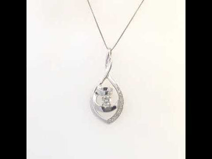 Rotating video showing the jewelry item