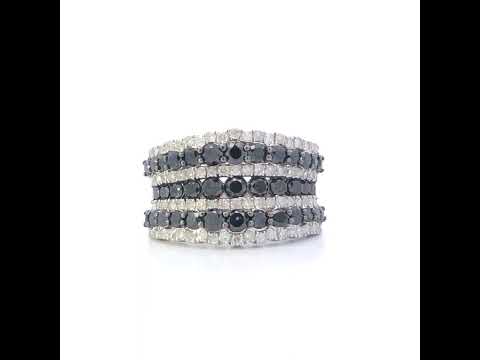 Rotating video showing the jewelry item