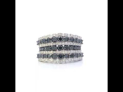 Rotating video showing the jewelry item