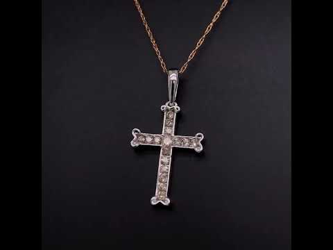 Rotating video showing the jewelry item