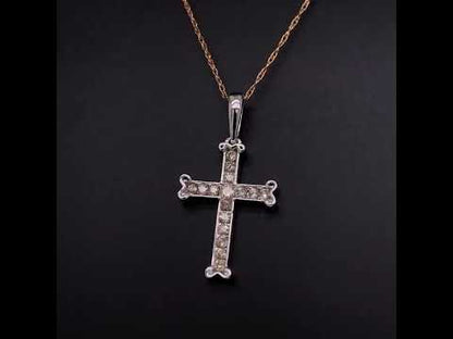 Rotating video showing the jewelry item