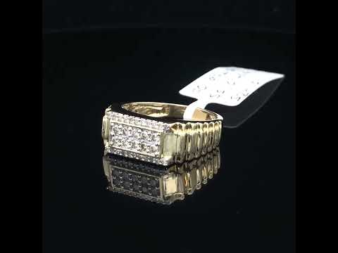 Rotating video showing the jewelry item