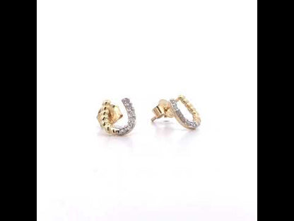 Rotating video showing the jewelry item