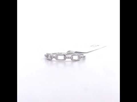 Rotating video showing the jewelry item