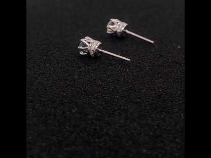 Rotating video showing the jewelry item