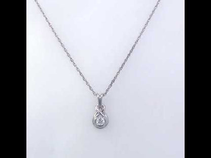 Rotating video showing the jewelry item