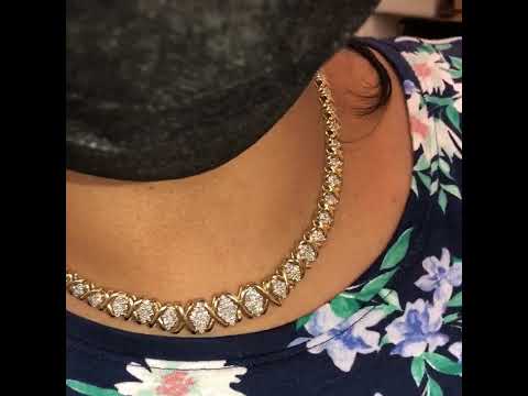 Rotating video showing the jewelry item