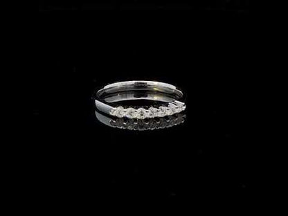 Rotating video showing the jewelry item