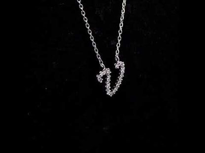Rotating video showing the jewelry item