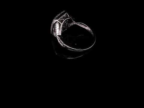 Rotating video showing the jewelry item