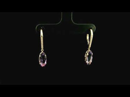 Rotating video showing the jewelry item