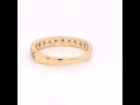 Rotating video showing the jewelry item