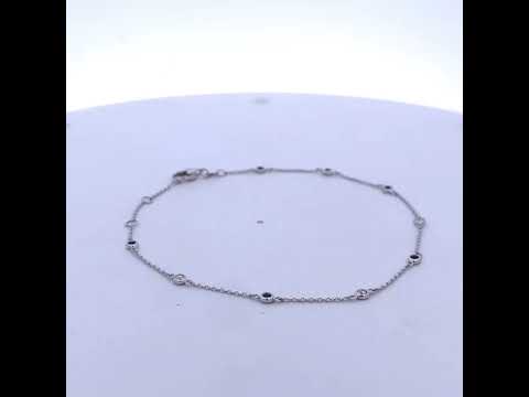 Rotating video showing the jewelry item