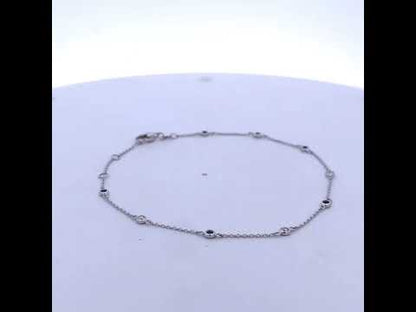 Rotating video showing the jewelry item