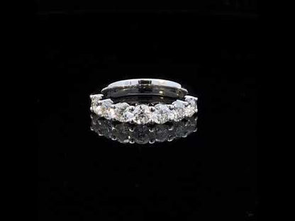 Rotating video showing the jewelry item