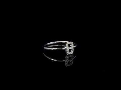 Rotating video showing the jewelry item