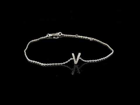Rotating video showing the jewelry item